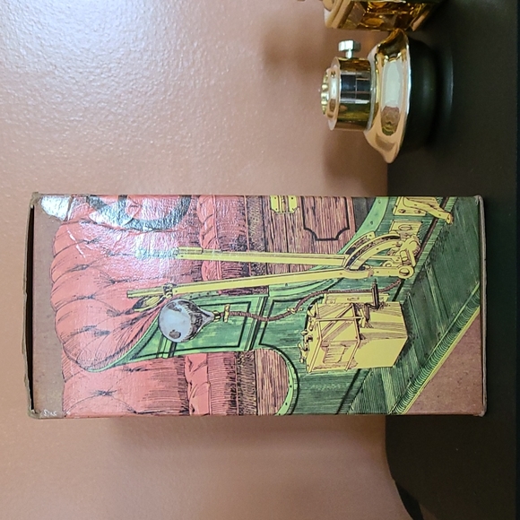 AVON Auto Lantern Oland Aftershave & Talc Decanter! Full/ Unopened with Box! - Picture 10 of 16